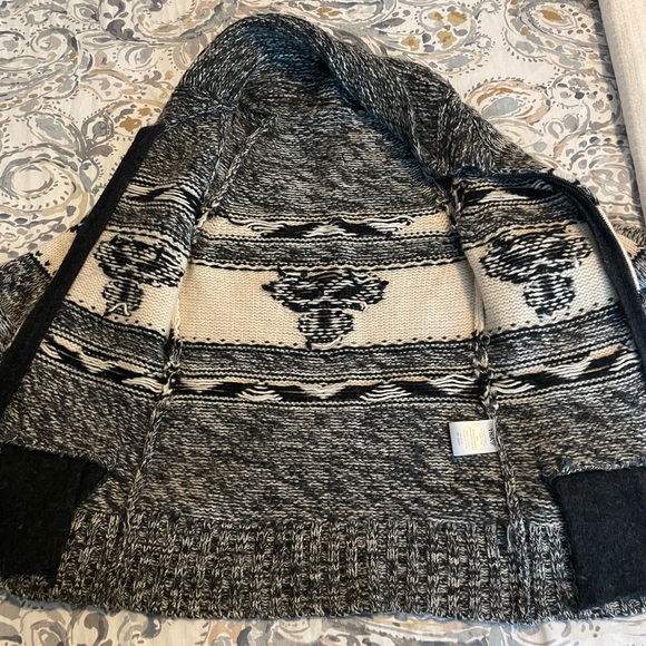 Aritzia TNA Lambswool Sea & Sky Cowichan Sweater - Picture 2 of 5